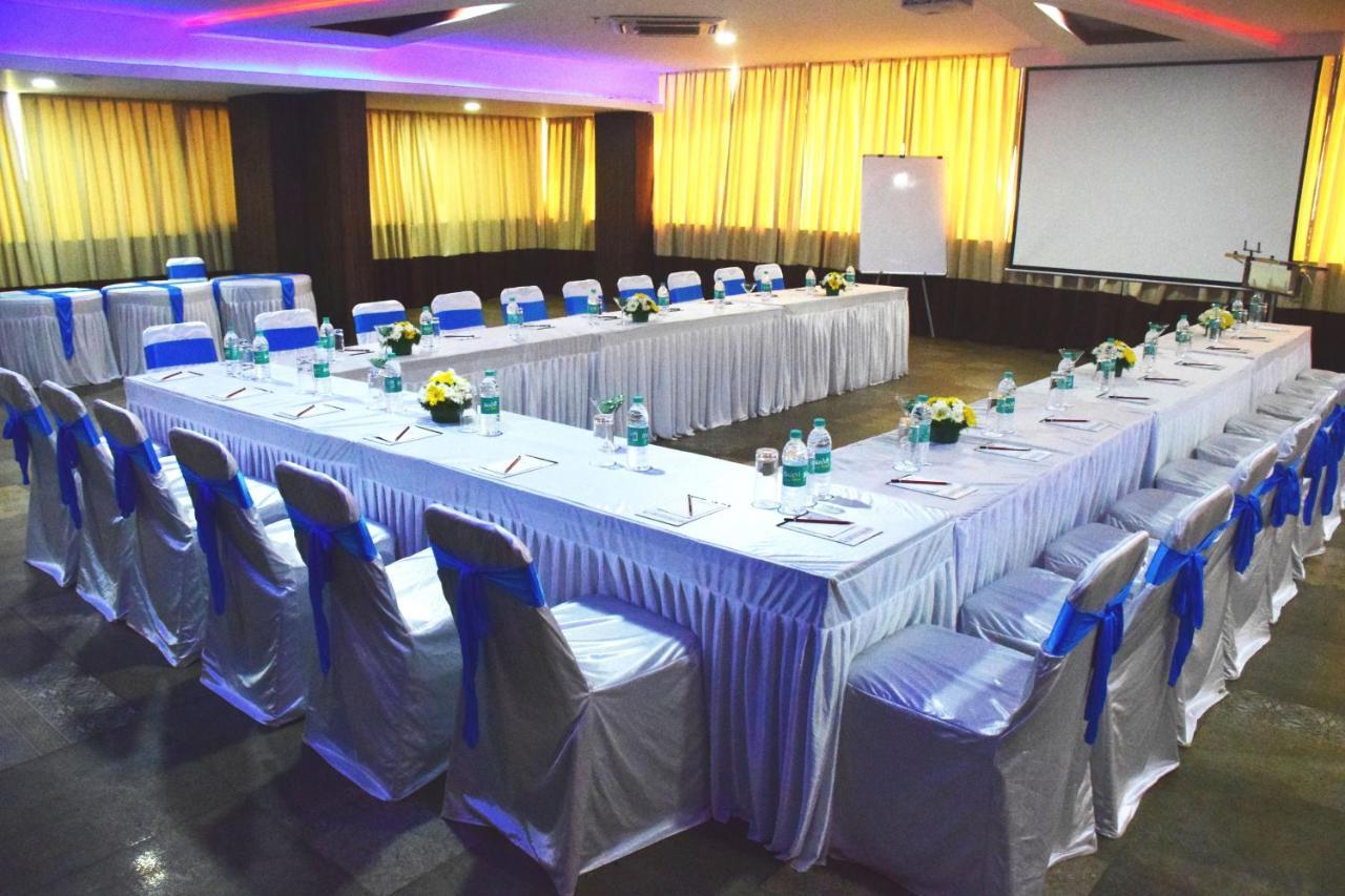 Hotel Citrus Prime Candolm, Goa Кандолим Экстерьер фото